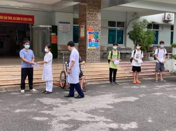 12 ca mắc COVID-19 ở Bệnh viện dã chiến Tiên Du, Bắc Ninh được xuất viện - Ảnh 2.