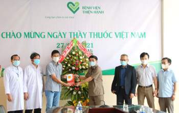 Lãnh đạo các tỉnh Tây Nguyên thăm chúc mừng ngày thầy Thuốc Việt Nam - Ảnh 1.