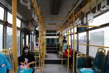 Doanh thu vận tải khách bằng xe buýt tại Hà Nội sụt giảm mạnh - Ảnh 1.