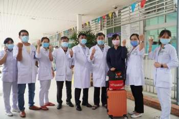 Hình ảnh 13 y bác sĩ tinh nhuệ của Bệnh viện Chợ Rây lên đường đến điểm nóng Bắc Giang - Ảnh 2.