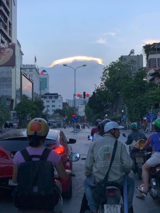 HOT: Hiện tượng mây ngũ sắc tuyệt đẹp mới xuất hiện tại Việt Nam, dân tình thích thú khoe ảnh cực ảo - Ảnh 2.
