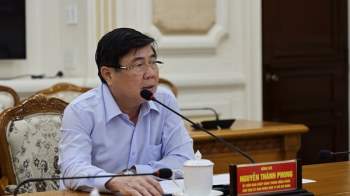 Chủ tịch UBND Thành phố Nguyễn Thành Phong chỉ đạo tại cuộc họp. Ảnh: Huyền Mai