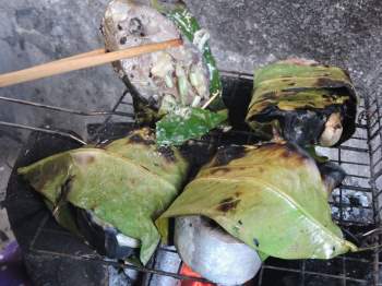 Hương vị quê hương: Xiêu dạ với món cá ngừ nướng lá mận - ảnh 1