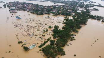 Các đợt bão chồng bão và mưa, lũ lớn liên tục gây thiệt hại lớn về người và tài sản tại các tỉnh miền Trung.
