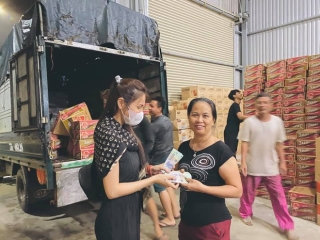 Các nghệ sĩ Việt vẫn từng ngày chung tay cứu trợ bà con vùng lũ