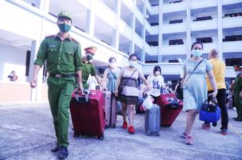Quảng Nam băn khoăn việc đón các chuyến bay đưa người nhập cảnh về tỉnh - Ảnh 2.