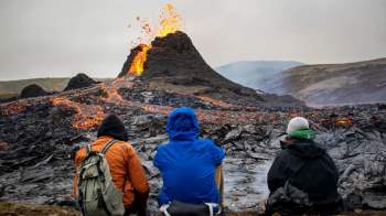 Cảnh quay ngoạn mục tiết lộ vụ phun trào núi lửa ấn tượng ở Iceland