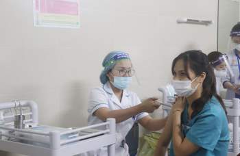 Hà Nội chính thức tiêm vaccine phòng Covid-19 tại Bệnh viện Thanh Nhàn - Ảnh 5.