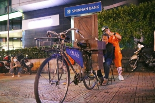 Chàng trai 9X ở Sài Gòn và chiếc xe đạp hớt tóc miễn phí cho người vô gia cư - Ảnh 4.