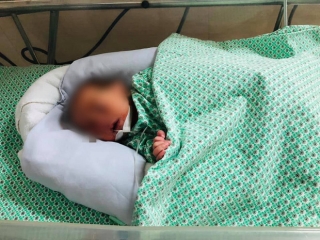 Vụ bỏ rơi con sơ sinh trong khe tường ở Hà Nội: Xóm trọ bàng hoàng, không ai biết nữ sinh mang bầu - Ảnh 1.