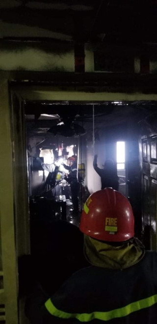 Hà Nội: Cháy căn hộ ở chung cư HH Linh Đàm, cư dân tá hỏa di tản lúc rạng sáng - Ảnh 1.
