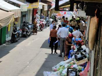 TP.HCM phong tỏa chợ Phú Nhuận vì ca nghi nhiễm: Nhiều người 'mong Covid-19 đừng gọi tên' - ảnh 3