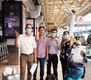 Bác sĩ Việt Nam lên đường sang Lào hỗ trợ phòng chống dịch Covid-19: Đây là niềm tự hào của ngành y tế - Ảnh 3.