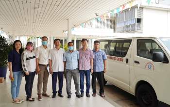 Bác sĩ Việt Nam lên đường sang Lào hỗ trợ phòng chống dịch Covid-19: Đây là niềm tự hào của ngành y tế - Ảnh 1.