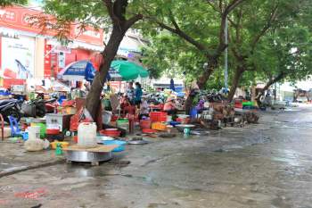 TP.HCM phong tỏa 2 hẻm đường Nguyễn Văn Công, Q.Gò Vấp: Chợ Tân Sơn Nhất đìu hiu - ảnh 3