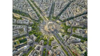 Choáng ngợp với Paris tráng lệ mới lạ khi nhìn từ trên cao