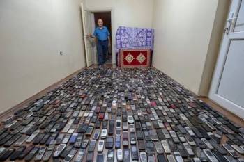 Choáng trước bộ sưu tập hơn 1.000 mẫu điện thoại di động cổ