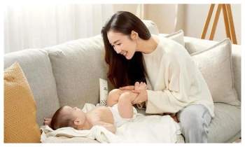 Người đẹp 'Bản tình ca mùa đông' Choi Ji Woo quá đẹp sau 5 tháng sinh con - ảnh 2