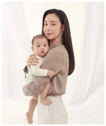Người đẹp 'Bản tình ca mùa đông' Choi Ji Woo quá đẹp sau 5 tháng sinh con - ảnh 3