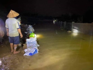 Mưa lớn, Hà Tĩnh nhiều nơi chìm trong biển nước - Ảnh 3.