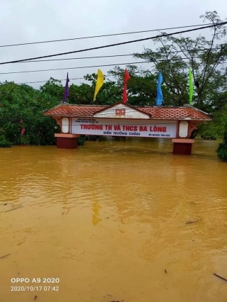 Chủ tịch UBND tỉnh Quảng Trị kiểm tra tình hình mưa lũ tại các địa phương