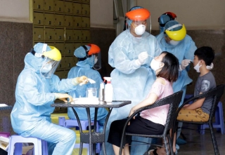 Bác sĩ ở Đồng Nai đã âm tính lần 1 với SARS-CoV-2, dự kiến người vợ sẽ được xuất viện vào ngày mai - Ảnh 1.