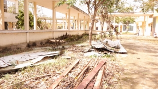 Cảnh hoang tàn sau bão của Bệnh viện Quảng Ngãi.