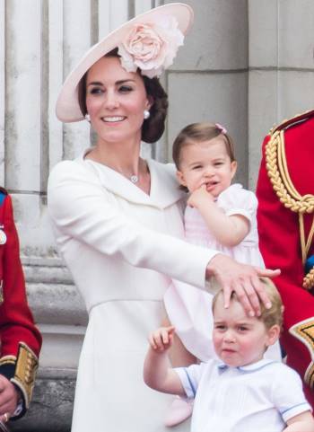 Bỏ túi ngay bí kíp đối phó siêu hiệu quả của Công nương Kate Middleton khi con mè nheo không nghe lời - Ảnh 2.