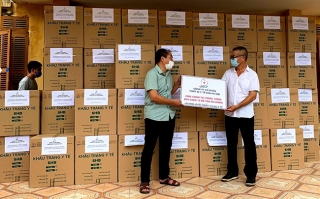 Trung tâm kiểm soát bệnh tật tỉnh Hải Dương nhận món quà 125.000 khẩu trang y tế