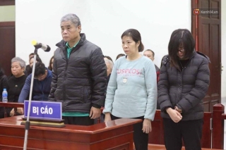 Xử phúc thẩm vụ học sinh trường Gateway Tu vong trên xe đưa đón: Bị cáo Nguyễn Thị Bích Quy và Doãn Quý Phiến quay lại xin lỗi gia đình bị hại - Ảnh 1.