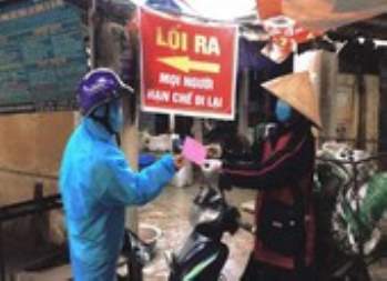 Dịch COVID-19: Người dân TP Chí Linh dùng tem phiếu đi chợ