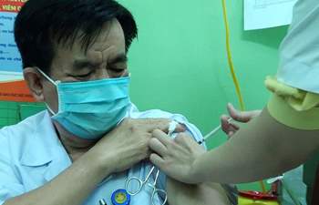 Khánh Hoà tiêm vaccine COVID-19 cho 95 nhân viên y tế, không ai có phản ứng bất lợi - Ảnh 3.