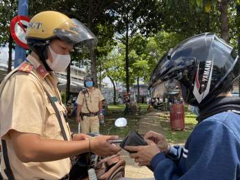 Bị bắn tốc độ trên đường Võ Văn Kiệt, năn nỉ CSGT: 'Em ở quê mới lên' - ảnh 3