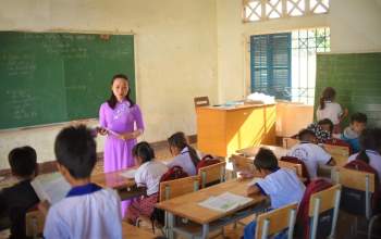 Những cô giáo miền xuôi lặn lội gieo chữ ở làng Canh Tiến - Ảnh 7.