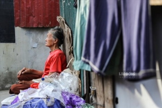 Cuộc sống của người dân nghèo Hà Nội ngày nắng nóng - Ảnh 4