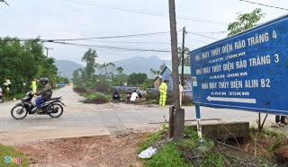 Sáng 13/10, tuyến đường dẫn vào công trình thủy điện Rào Trăng 3 và 4, thuộc xã Phong Xuân, huyện Phong Điền, Thừa Thiên - Huế.