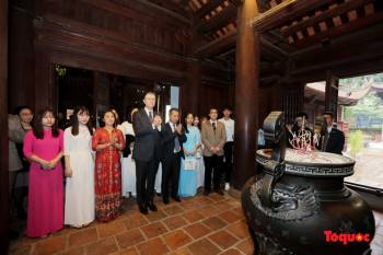 Đại sứ Mỹ thăm trường đại học đầu tiên của Việt Nam nhân ngày 20/11 - Ảnh 8.