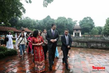 Đại sứ Mỹ thăm trường đại học đầu tiên của Việt Nam nhân ngày 20/11 - Ảnh 6.