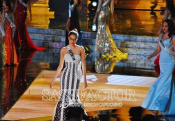 Trước đầm LGBT của HH Khánh Vân, đây từng là mẫu váy khiến người ta vô cùng tiếc nuối tại Miss Universe - Ảnh 3.