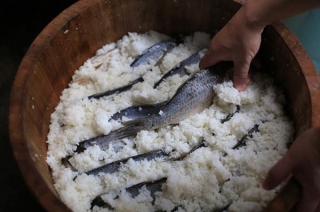 Chuyện lạ: Người Nhật chịu chơi bỏ cả triệu đồng để mua cá thối về ăn - Ảnh 3