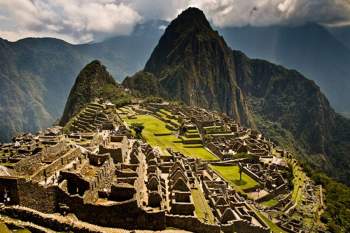Dãy núi Andes chính là một trong những cái nôi của nền văn minh Inca phát triển rực rỡ trong quá khứ. Ngày nay, trên dãy núi này, di chỉ Machu Picchu, còn tồn tại, thường được biết đến với biệt danh “Thành phố đã mất của người Inca”. Ảnh: World BBC.