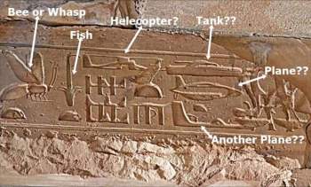 Trong các Kim Tự Tháp Ai Cập, có những hình vẽ mô tả các vật thể bay