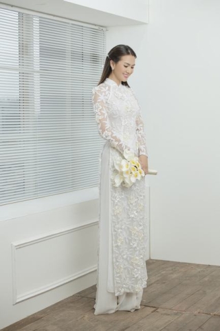 Diễn viên Anh Thư nữ tính hóa cô dâu khi diện áo dài Minh Châu