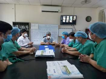 Bệnh viện Trung ương Huế tiếp nhận điều trị nhiều bệnh nhân Lào trong đại dịch Covid-19 - Ảnh 3.