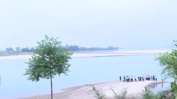 Tìm thấy thi thể 2 học sinh bị nước cuốn trôi khi tắm trên sông Đà - Ảnh 1.