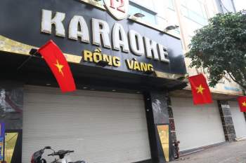 Hàng loạt ca mắc Covid-19 mới: Loạt quán bar, karaoke Hà Nội đóng cửa, nghỉ Tết sớm - ảnh 2