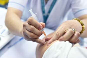 Còn nhiều người dân có nhu cầu được chích vắc xin phòng COVID-19 - Ảnh 1.