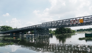 Cận cảnh cầu sắt hiện đại gần 80 tỷ đồng, sắp thay thế bến phà cuối cùng trong nội thành Sài Gòn - Ảnh 1.