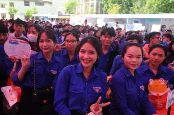Tư vấn tuyển sinh ở Quảng Nam: Học sinh quan tâm đăng ký xét tuyển online - Ảnh 1.