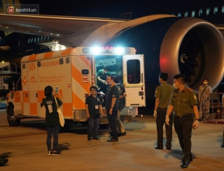 Clip, ảnh: Cận cảnh quá trình di chuyển bệnh nhân 91 trên chuyến bay từ Tân Sơn Nhất đến Nội Bài - Ảnh 12.